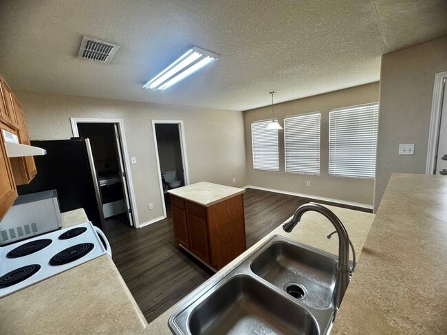 Building Photo - 8642 Brisa Royale