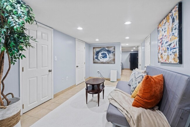 Building Photo - 41 Irving St