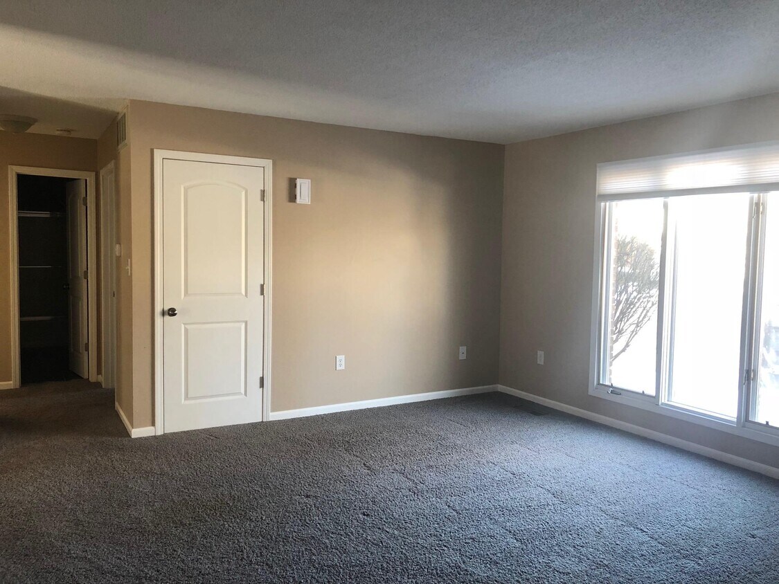Living Room - 2627 Struthmore Dr