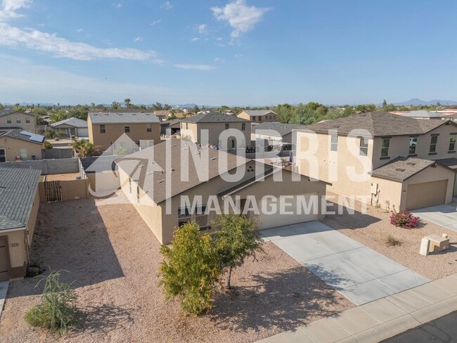 Building Photo - Newer Home in a Great Location to the Freeway