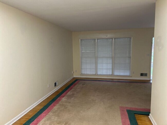 Building Photo - 1028 Dawn Dr