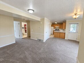 Building Photo - 1655 N Grandview Ln
