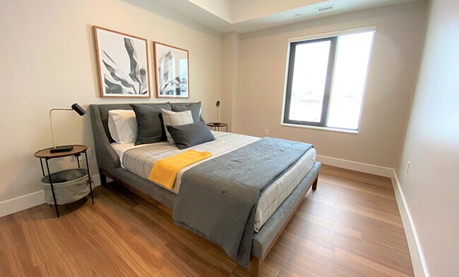 Photo du bâtiment - Helio Apartments & West 5 Townhomes