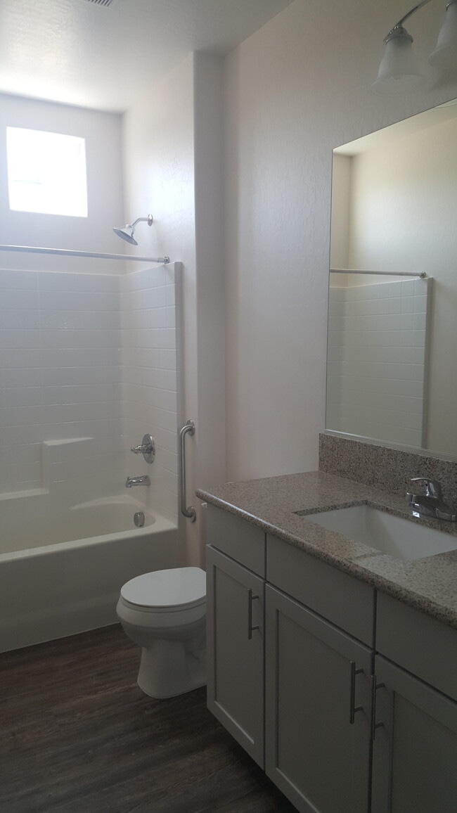 Foto del edificio - 1566 Tilman Ln