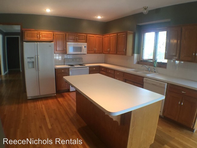 Building Photo - 15211 Maple Ct