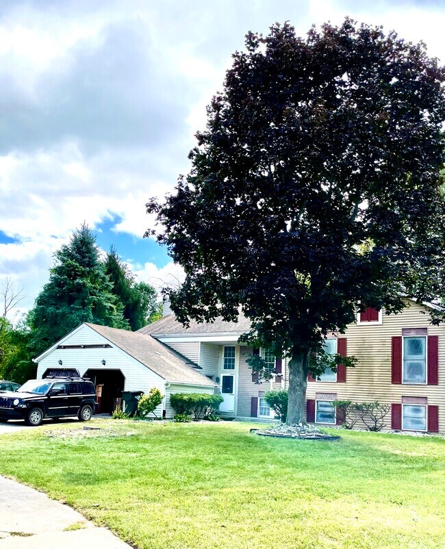 Foto del edificio - 2923 Trudy Ln