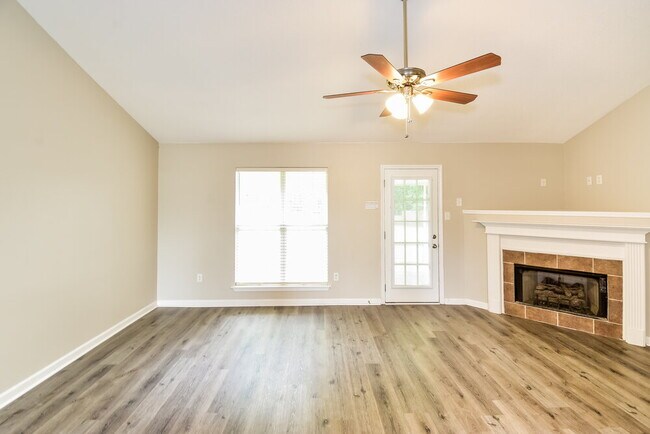 Foto del edificio - 7663 Delta Lakes Blvd