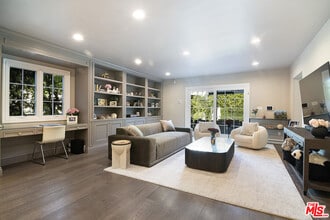 Building Photo - 9145 Sawyer St