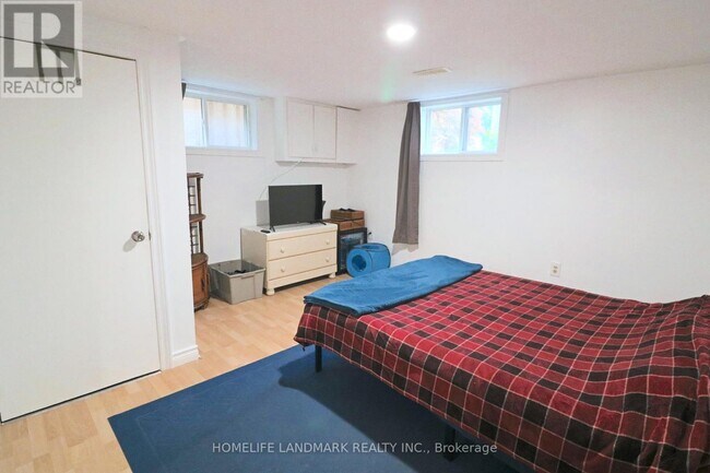 Photo du bâtiment - 4472 Third Ave