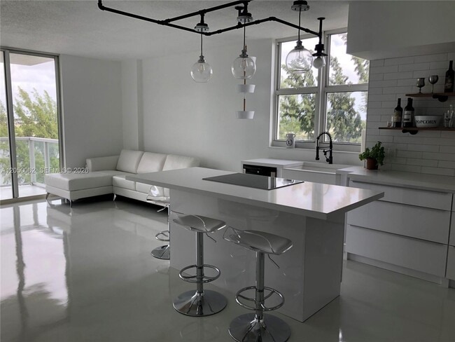 Foto del edificio - 5077 NW 7th St