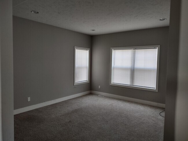 Building Photo - 1015 Katra Ln