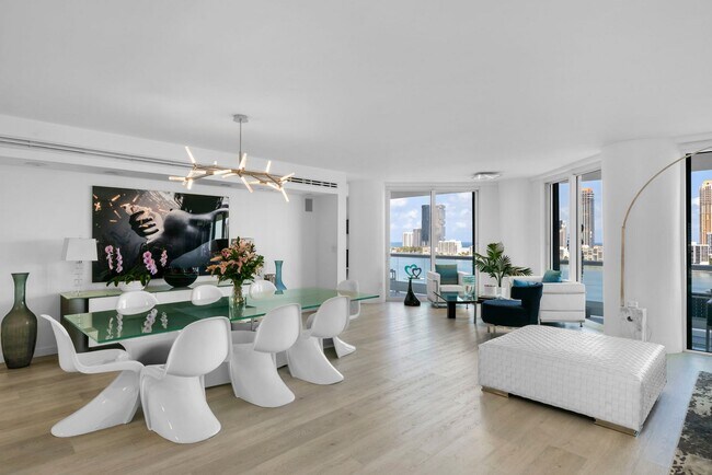 Building Photo - 2600 E Island Blvd