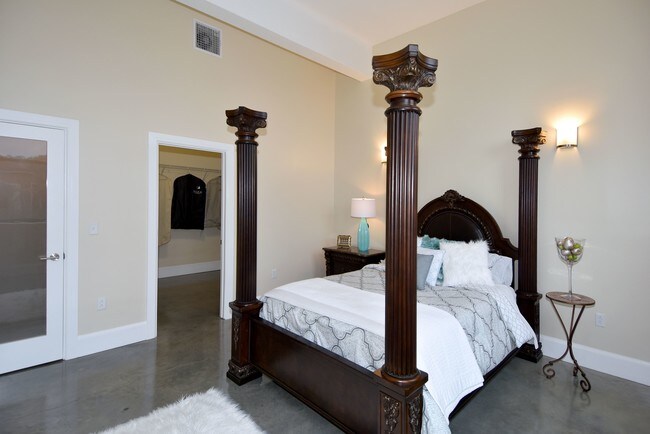 Master bedroom with enormous walk-in closet - 2301 Mission St