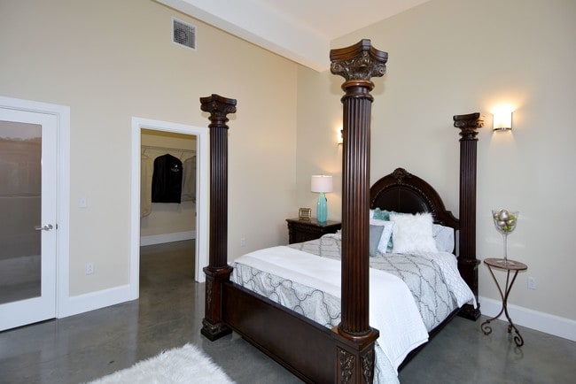 Master bedroom with enormous walk-in closet - 2301 Mission St