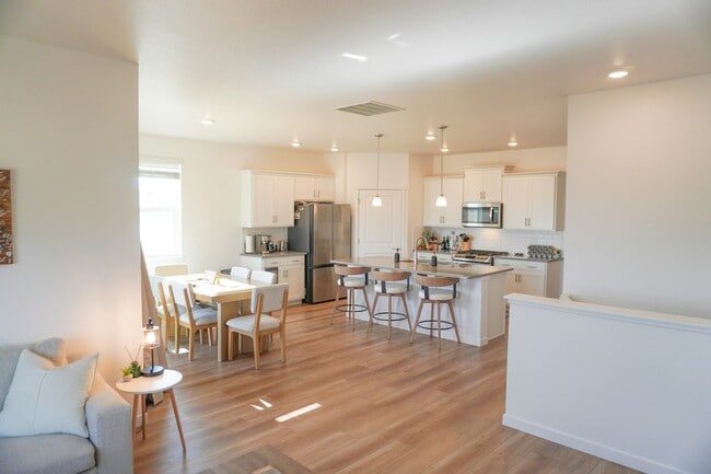 Building Photo - 1858 Mount Monroe Dr