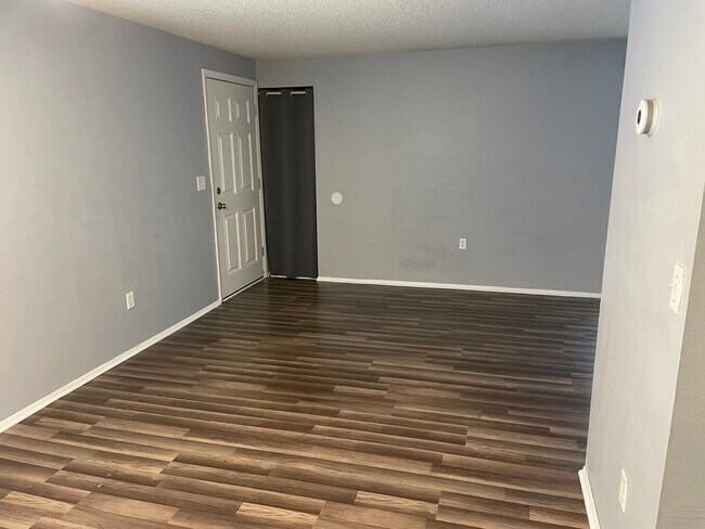 Foto del edificio - 140 Hunter Lake Dr