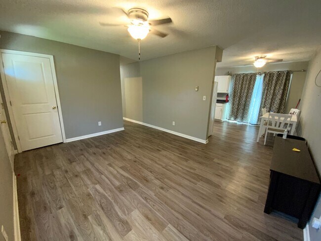 Building Photo - 3 Bedroom Home w/fenced yard - Hallsville ...