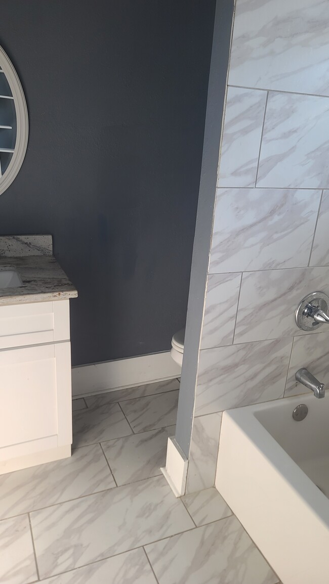 Upstairs bathroom - 2614 N Galvez St