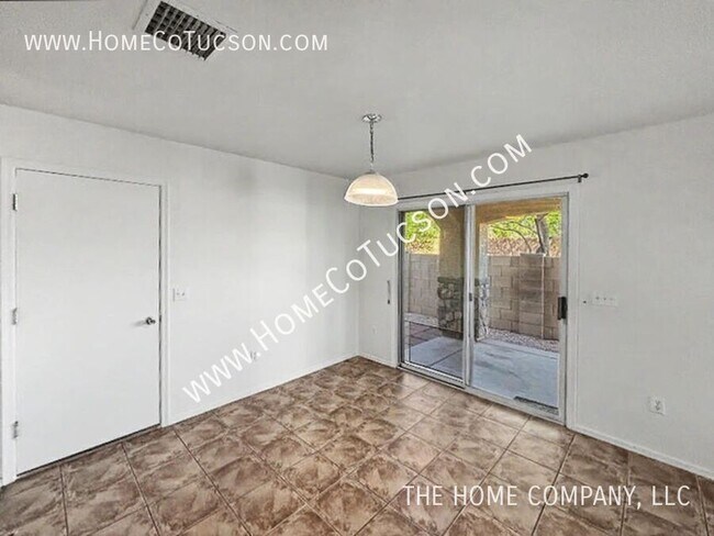 Foto del edificio - 2708 N Saramano Ln