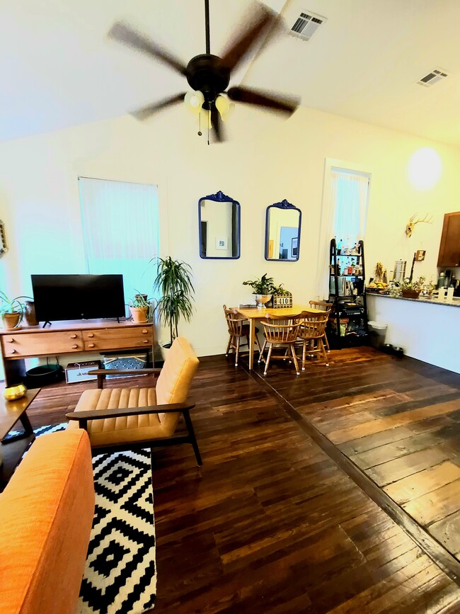 Photo - 410 N Tonti St House