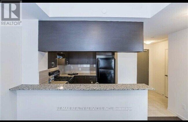 Photo du bâtiment - 50 Sky Harbour Dr