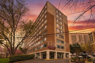 Building Photo - 1210 N Taft St