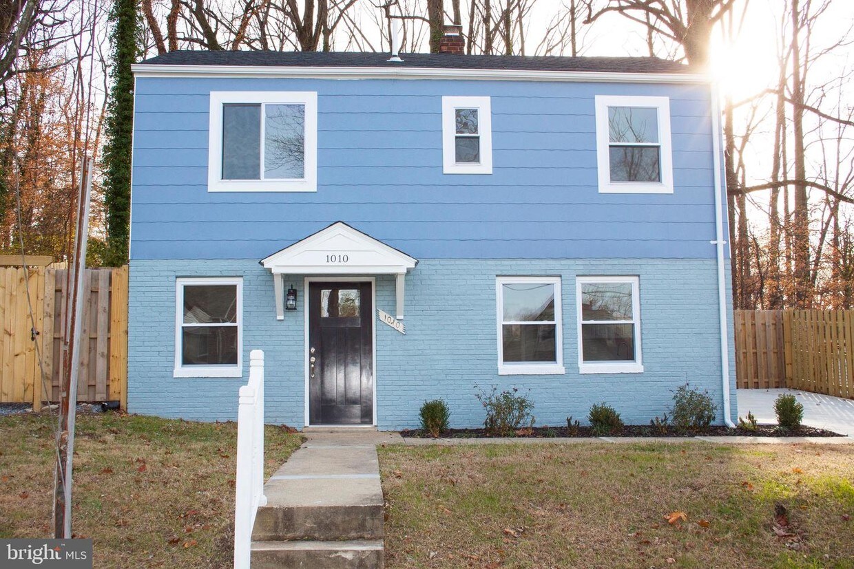 Primary Photo - 1010 Highview Dr