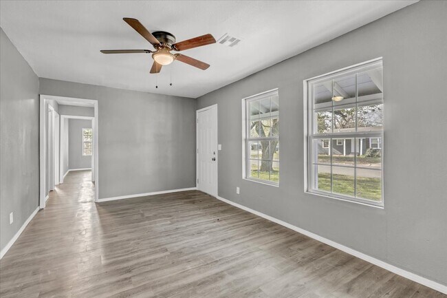 Foto del edificio - 800 Sandra Dr