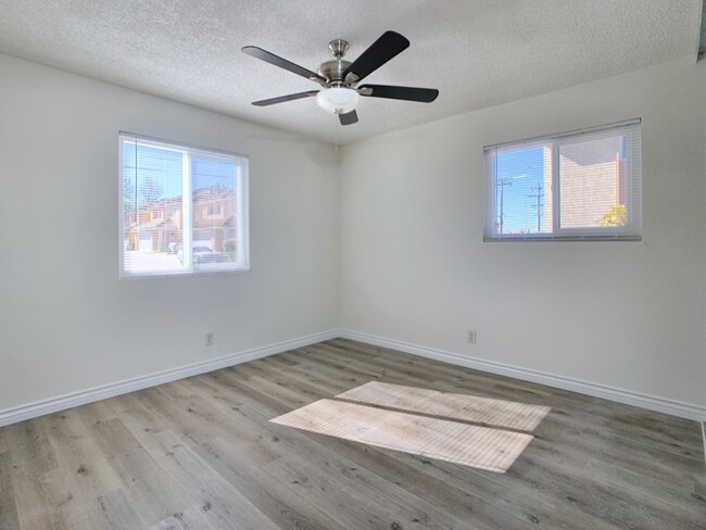 Building Photo - 1496 Oakdale Ave