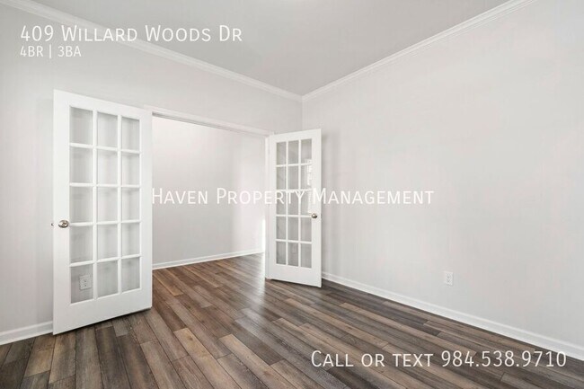 Foto del edificio - 409 Willard Wds Dr