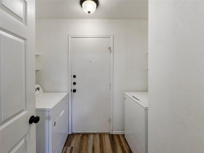 Foto del edificio - 1901 Holly Springs Dr