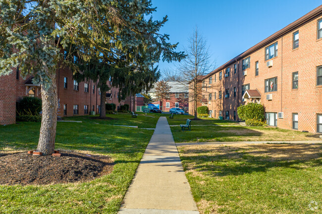 Building Photo - Springfield Green Apartments