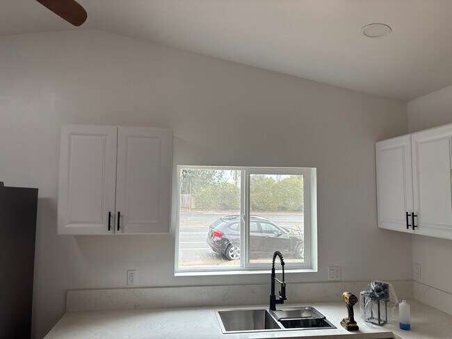 Foto del edificio - 4247 Governor Dr