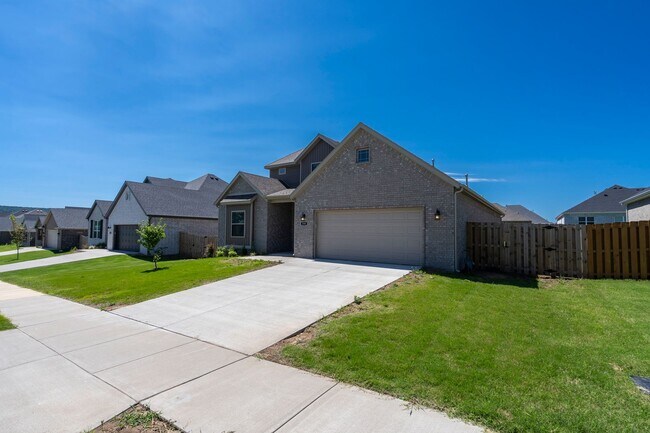 Foto del edificio - Like new 4BR Farmington home! LOADED with ...