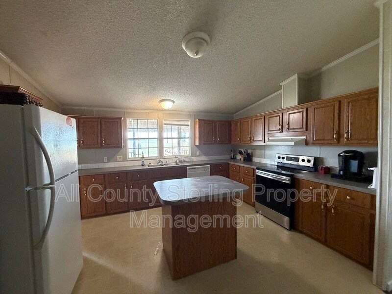 Building Photo - 7583 SW Co Rd 143