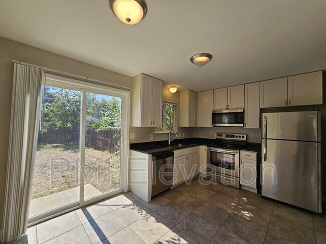 Foto del edificio - 13490 E 13th Pl