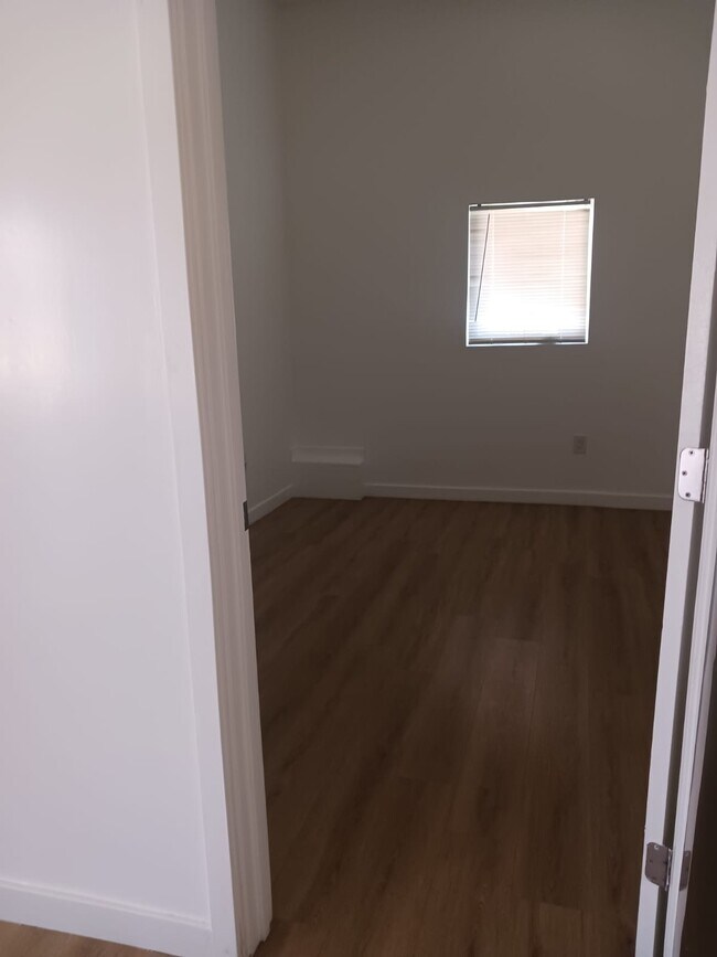 Foto del edificio - 1518 W Florence Ave