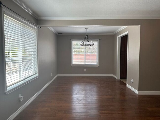 Building Photo - Nestled in beautiful hills of Castaic Abou...