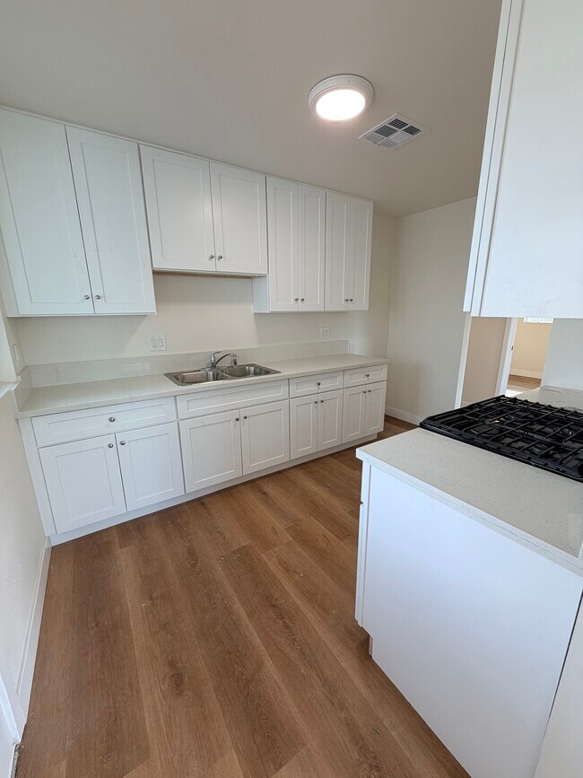 Building Photo - 7767 Colwyn Ave