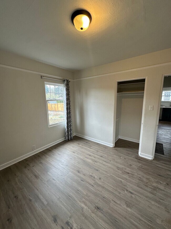 Foto del edificio - Downtown Remodeled Kent Home with fenced yard!