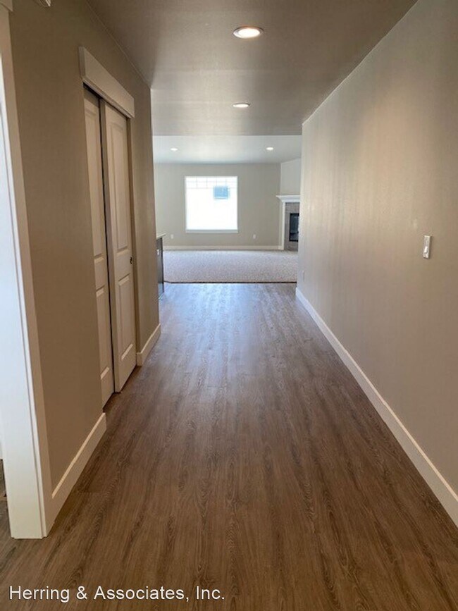 Building Photo - 3 br, 2 bath House - 2212 S Mystical Loop