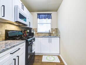 Building Photo - 3917 Winnie St