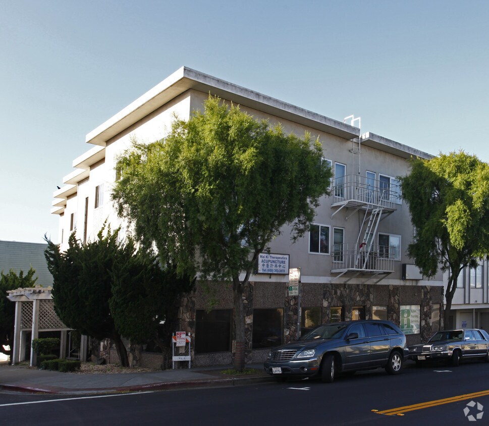 Primary Photo - Werner Avenue Apartments
