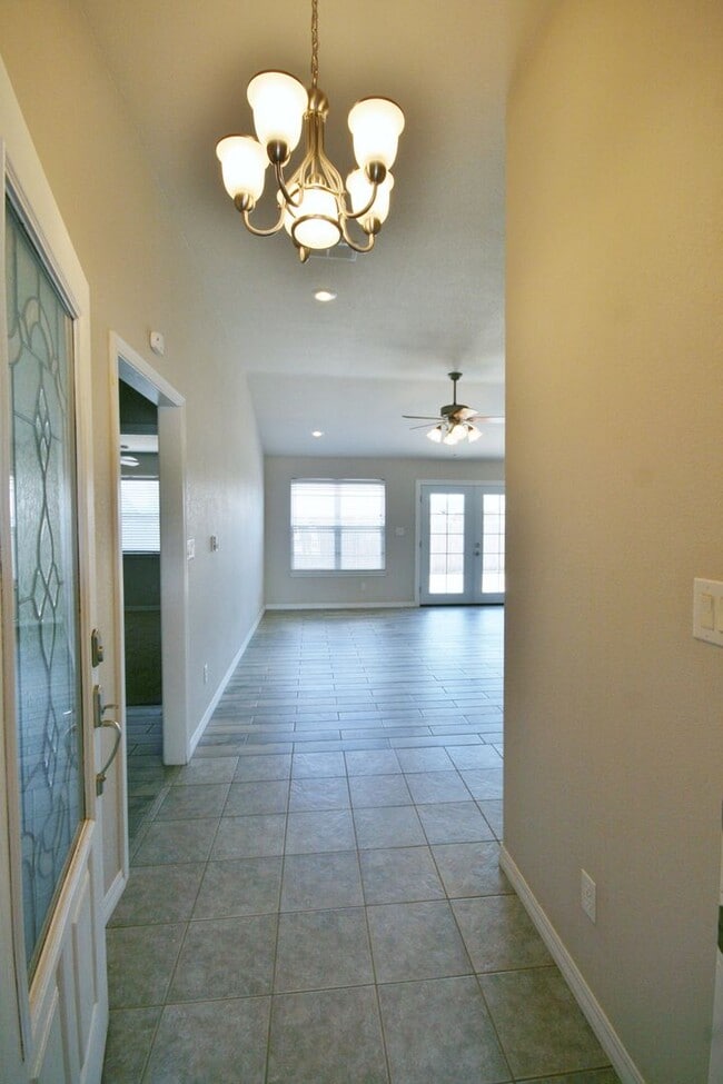Building Photo - Zia School District, Newer Three bedroom