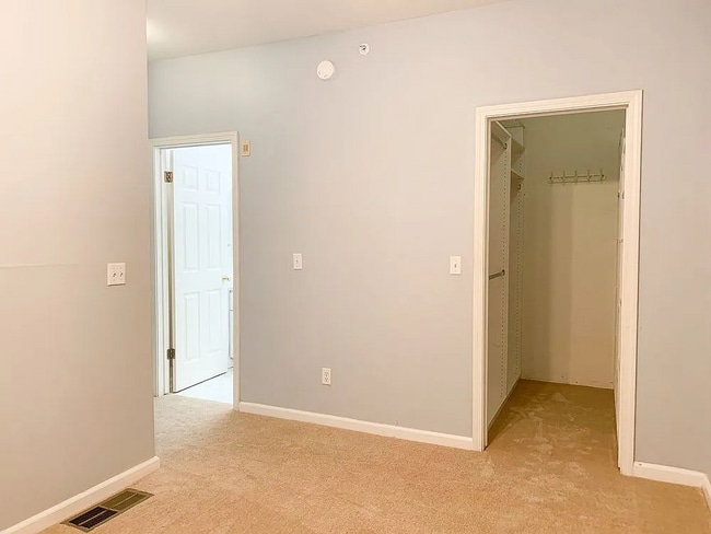 Building Photo - Sunnyvale 1BR with Private Balcony & In-Unit Laundry – Pool, Garage Parking, Central A/C