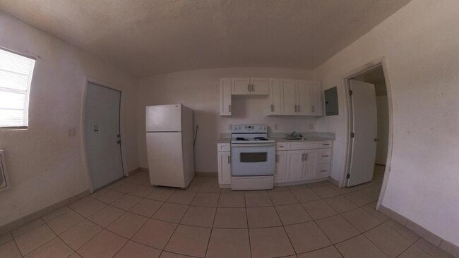 Foto del edificio - 320 SW 6th Ct