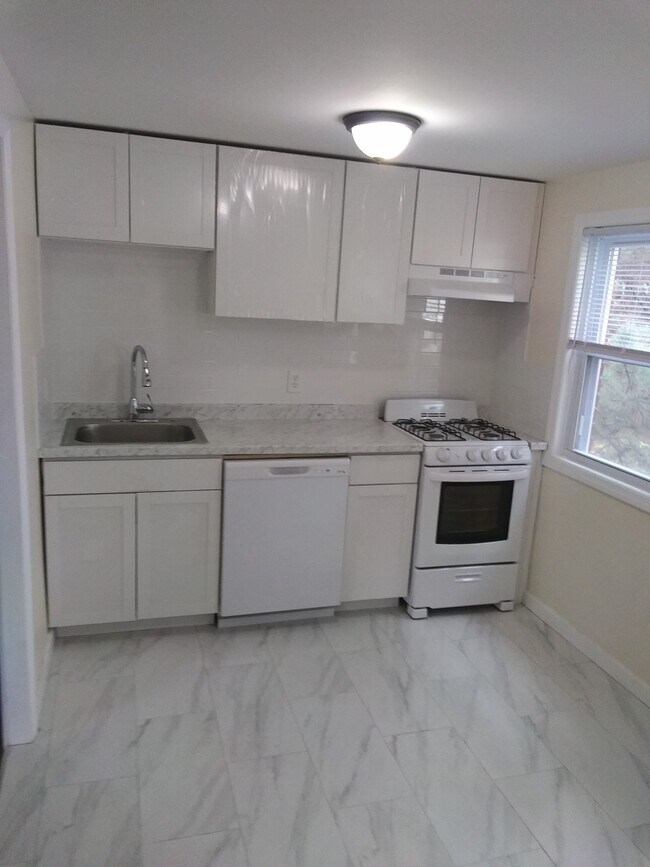 Building Photo - 512 Brooklawn Ave