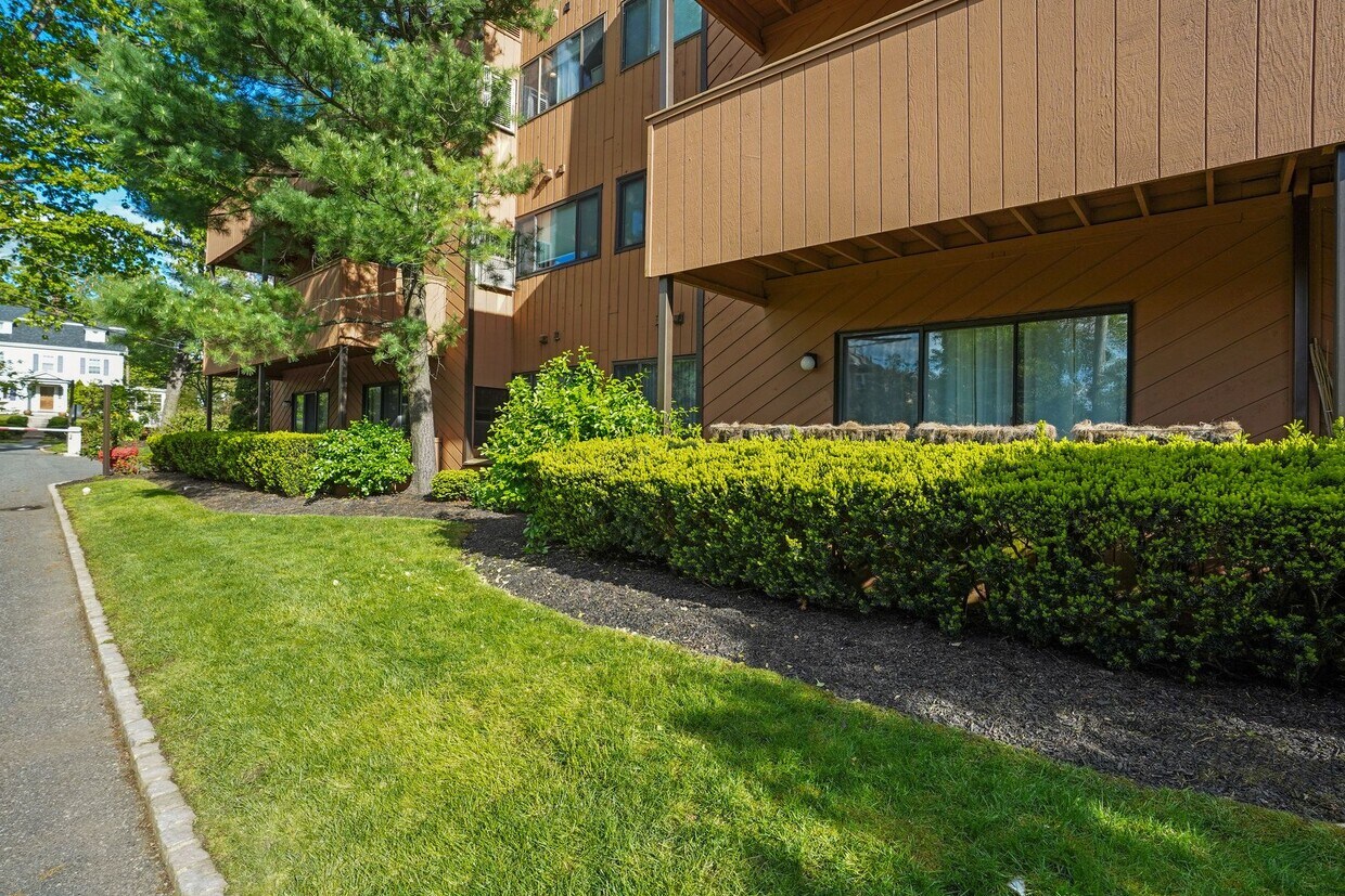 971 Bloomfield Ave, Glen Ridge, NJ 07028 Townhome Rentals in Glen