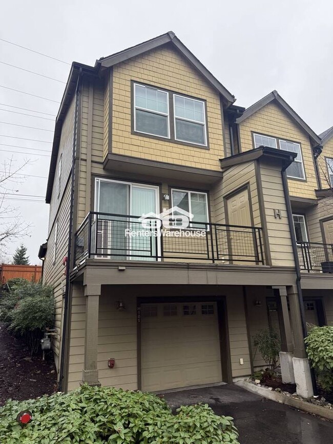 Building Photo - Modern condo, conveniently located!