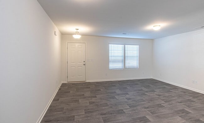 Building Photo - BEAUTIFUL 4 Bedroom Home Minutes from I-77